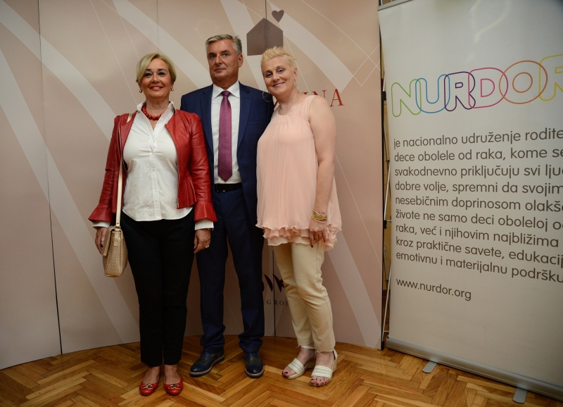 MK Group poklonila dečije igralište mališanima